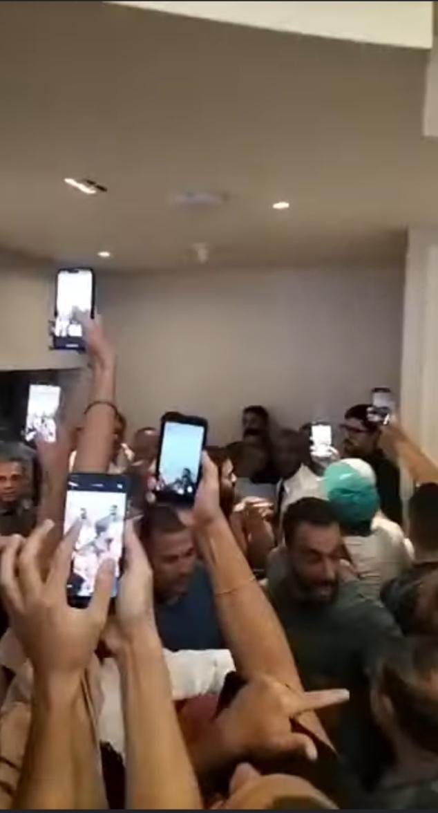 تدافع  بسبب أحمد العوضي في عرض خاص لـ شمشون ودليلة بالأسكندريه