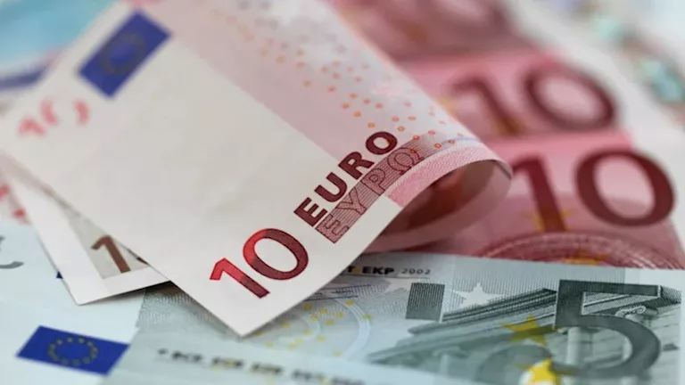 ارتفع فى 5 بنوك.. سعر اليورو أمام الجنيه خلال تعاملات اليوم