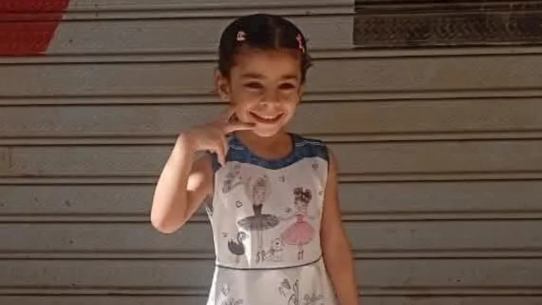 4 مقاطع فيديو حسمت القضية.. كيف أثبتت النيابة إهمال المتهمين في وفاة الطفلة "تيا"؟