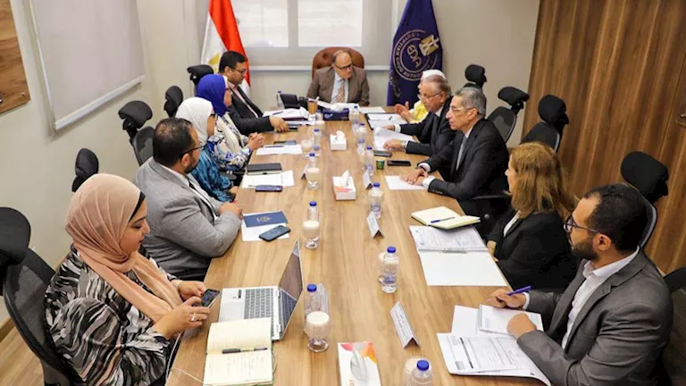 بالتفاصيل.. "هيئة الدواء" تبحث دعم التصنيع المحلي وتعزيز الأمن الدوائي