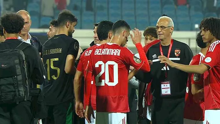 يغادر المستشفى خلال 48 ساعة.. لاعب الأهلي يجري جراحة الصليبي 