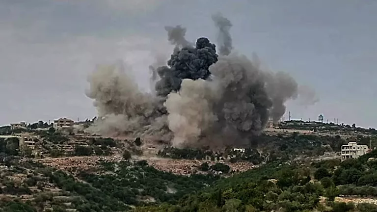 جيش الاحتلال يشن غارات جوية على جنوب لبنان 