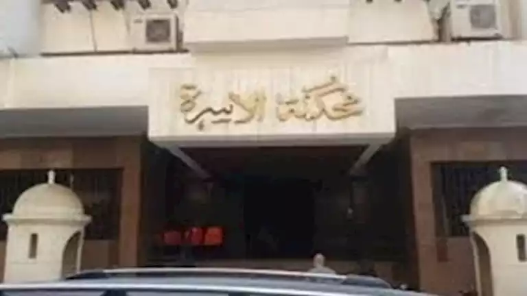 "داليا" تطلب خلع زوجها: "بيمشي على السجاد بالجزمة"