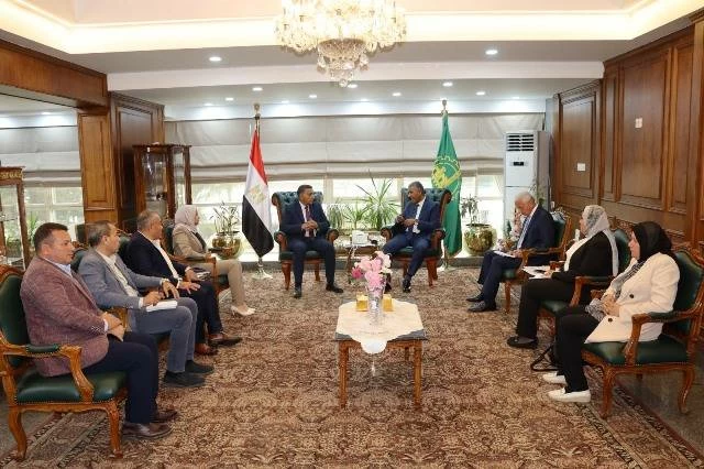 «متعهد عن كل منطقة».. آلية جديدة  للارتقاء بمنظومة النظافة بشبرا الخيمة والخصوص فى القليوبية