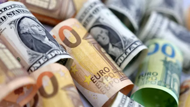 انخفاض أسعار 6 عملات عربية خلال تعاملات اليوم الأحد