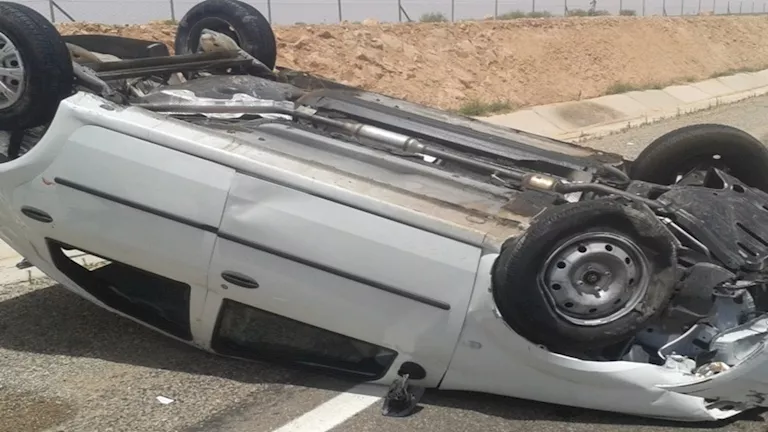 الإطار انفجر.. 5 مصابين في انقلاب سيارة ملاكي على صحراوي المنيا