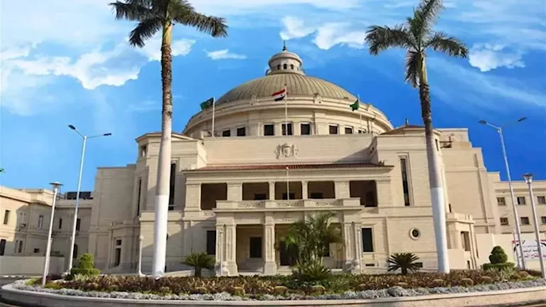 جامعة القاهرة تحدد موعد انتهاء الفترة الانتقالية لإيداع الرسائل الجامعية بالفلاش ميموري