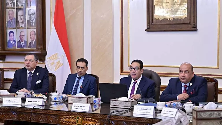 توجيه لعمداء كليات جامعة القاهرة بسرعة الانتهاء من أعمال التصحيح 