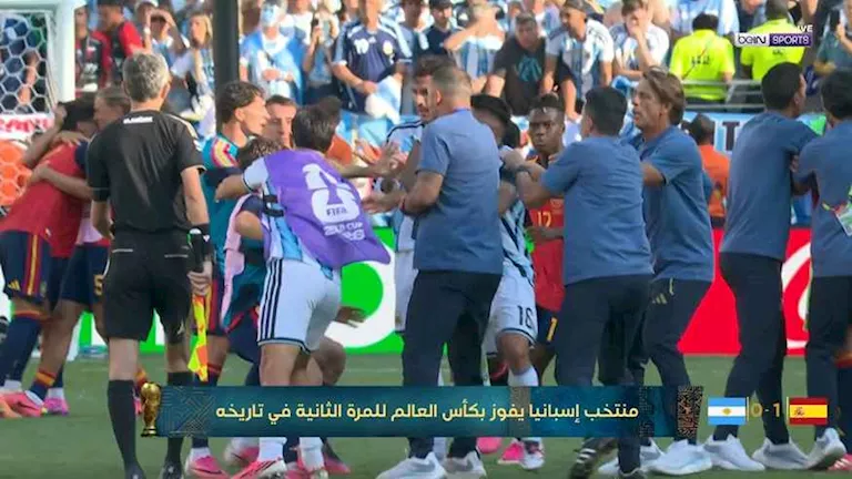 "تدخل سكالوني".. 15 صور لمشادة لاعبي الأرجنتين وإسبانيا عقب مباراة نهائي المونديال